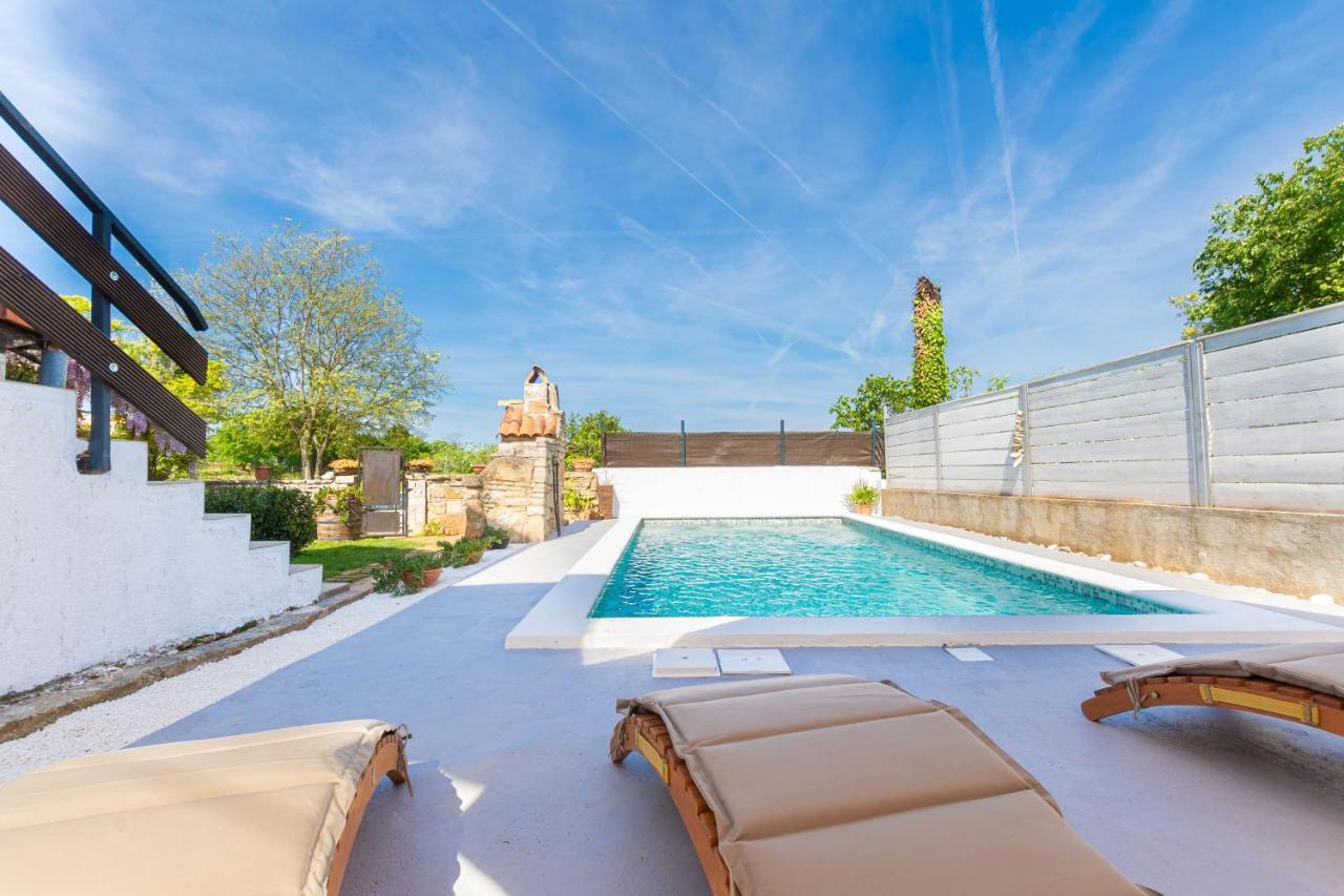Adriana On Peaceful Location With Pool Appartamento *
