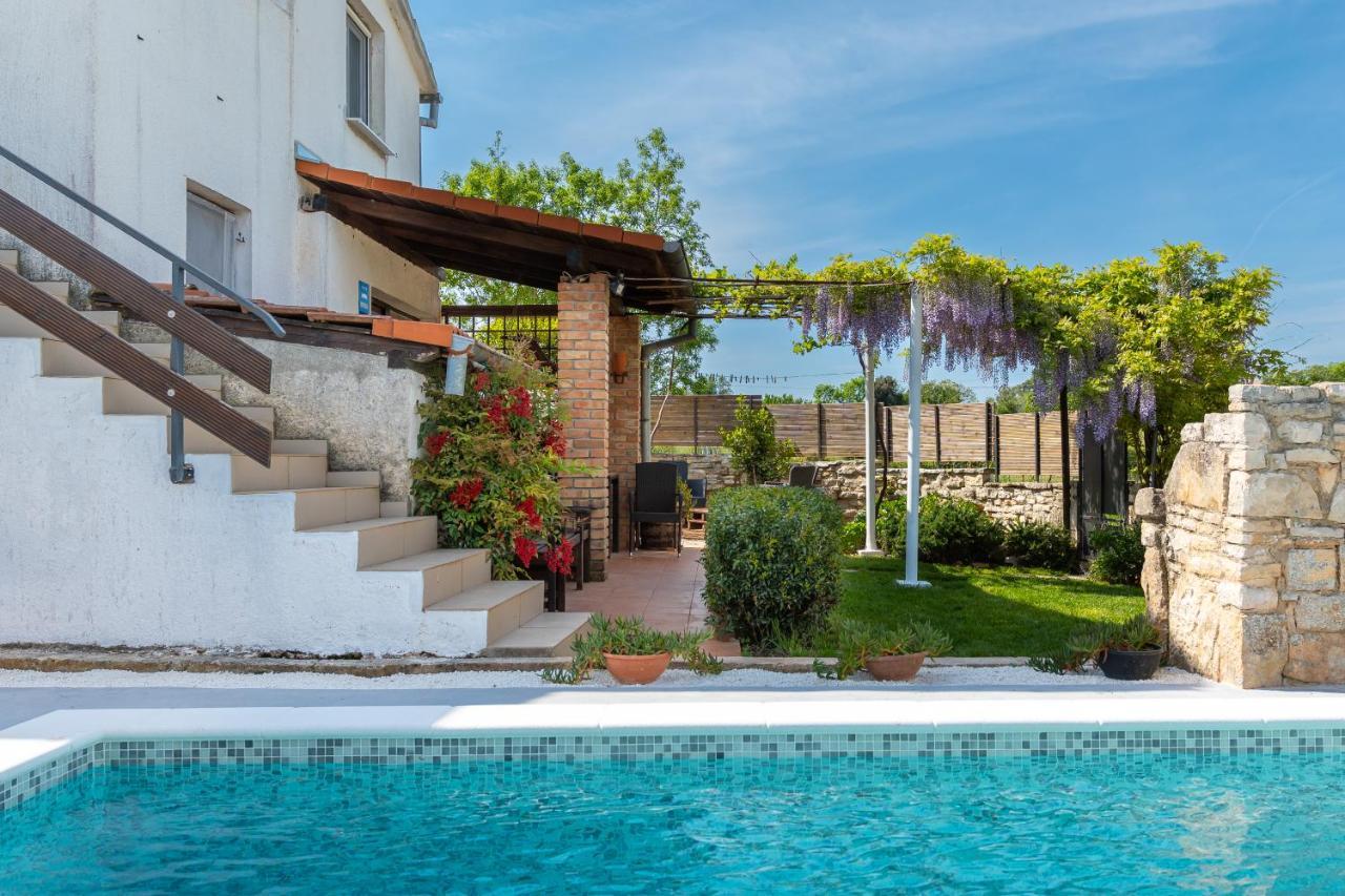 Adriana On Peaceful Location With Pool Pola