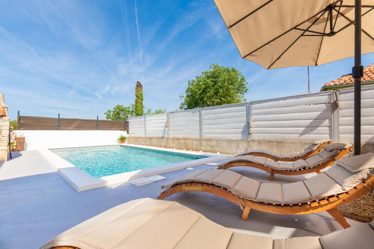 Adriana On Peaceful Location With Pool *