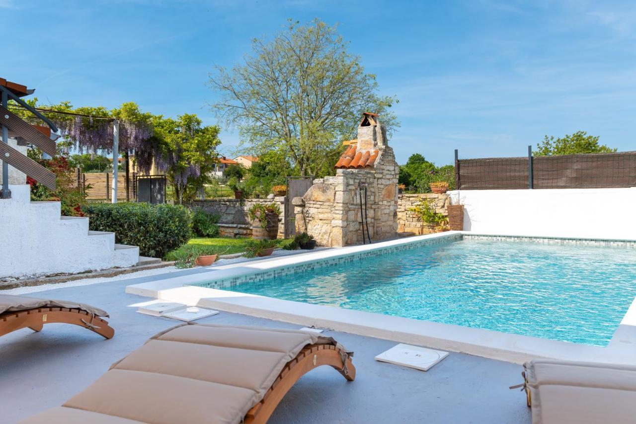 Adriana On Peaceful Location With Pool * Pola