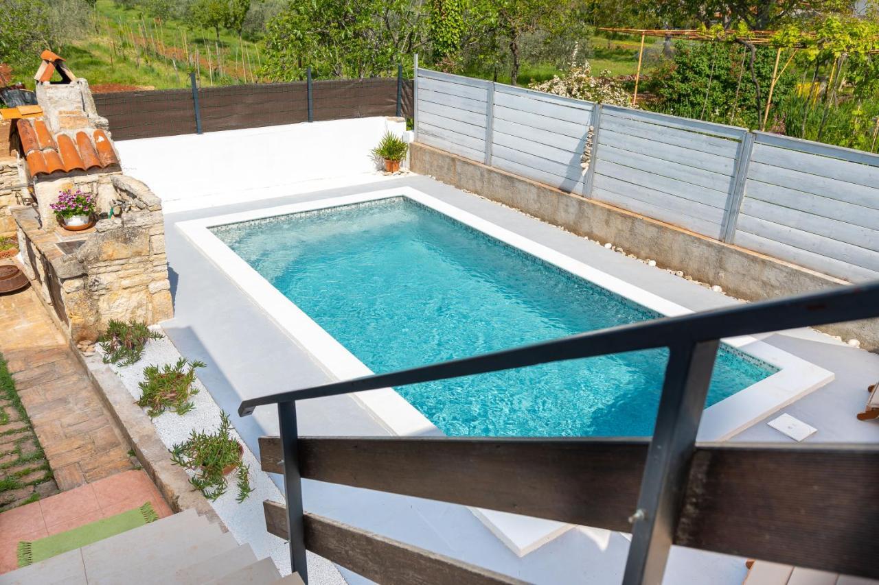Appartamento Adriana On Peaceful Location With Pool