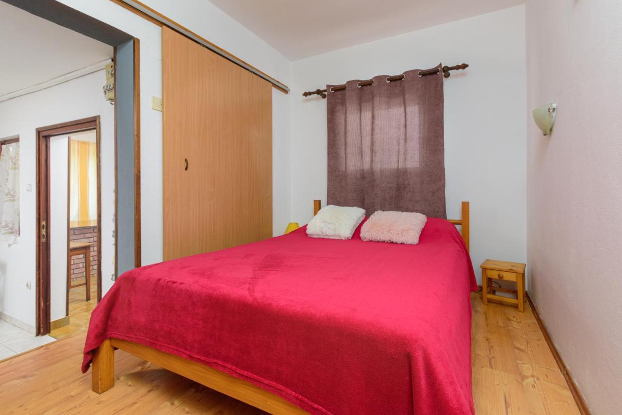 Apartment Adriana On Peaceful Location With Pool Pula