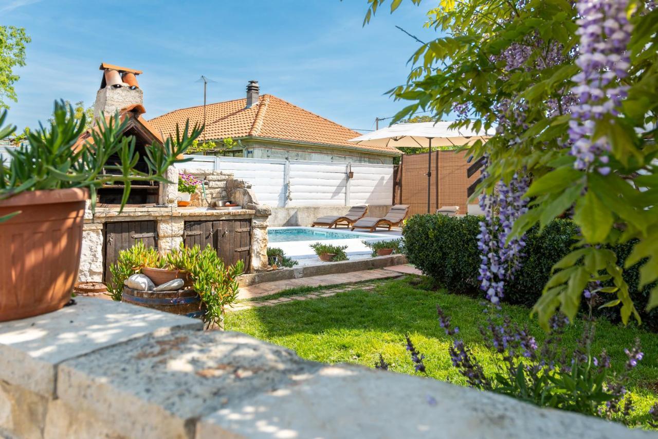 Apartmán Adriana On Peaceful Location With Pool