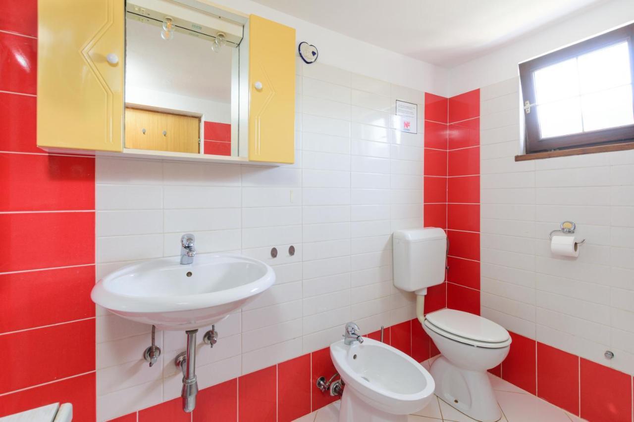 Apartment Adriana On Peaceful Location With Pool Pula