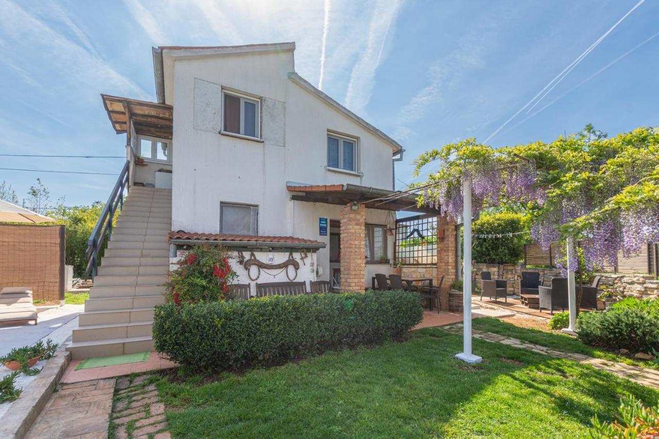 Adriana On Peaceful Location With Pool Apartment Pula