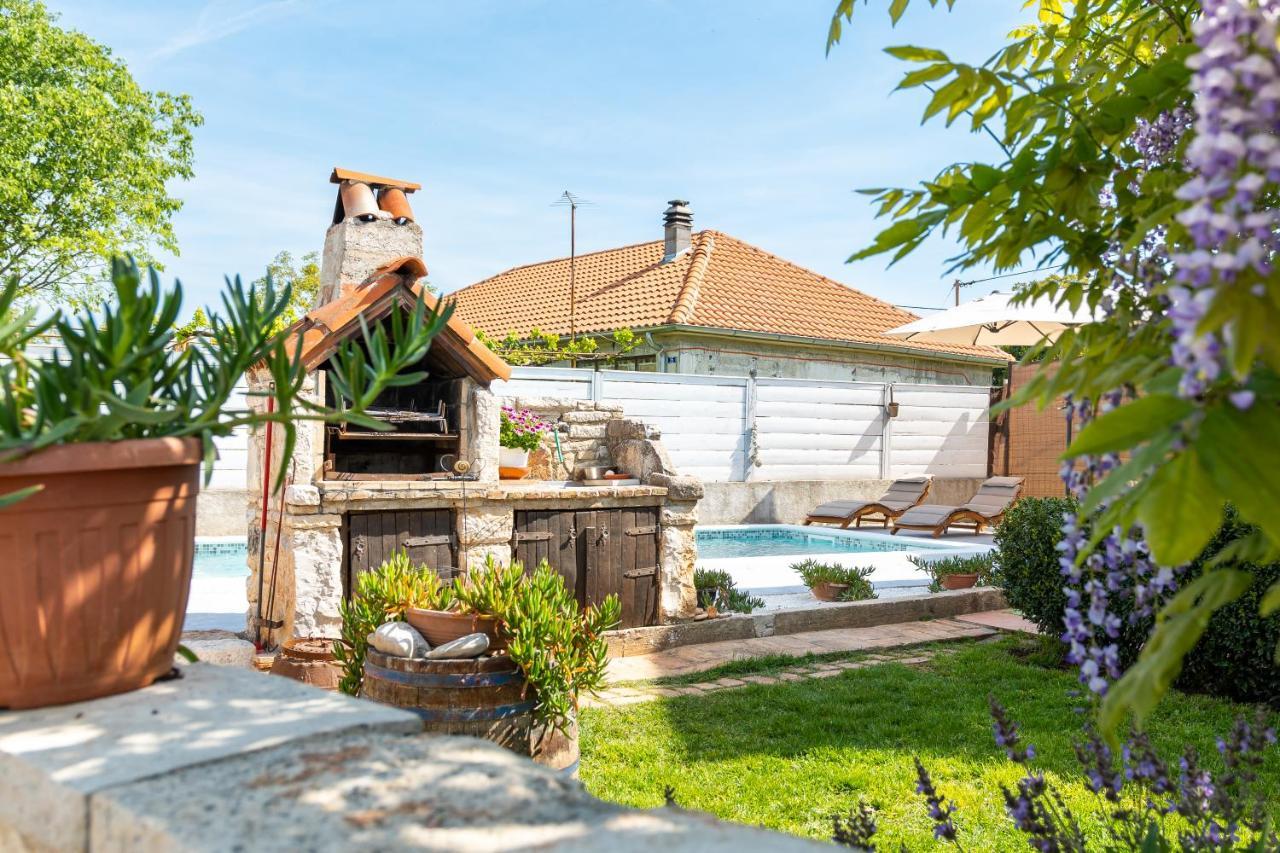 Adriana On Peaceful Location With Pool Appartamento Pola