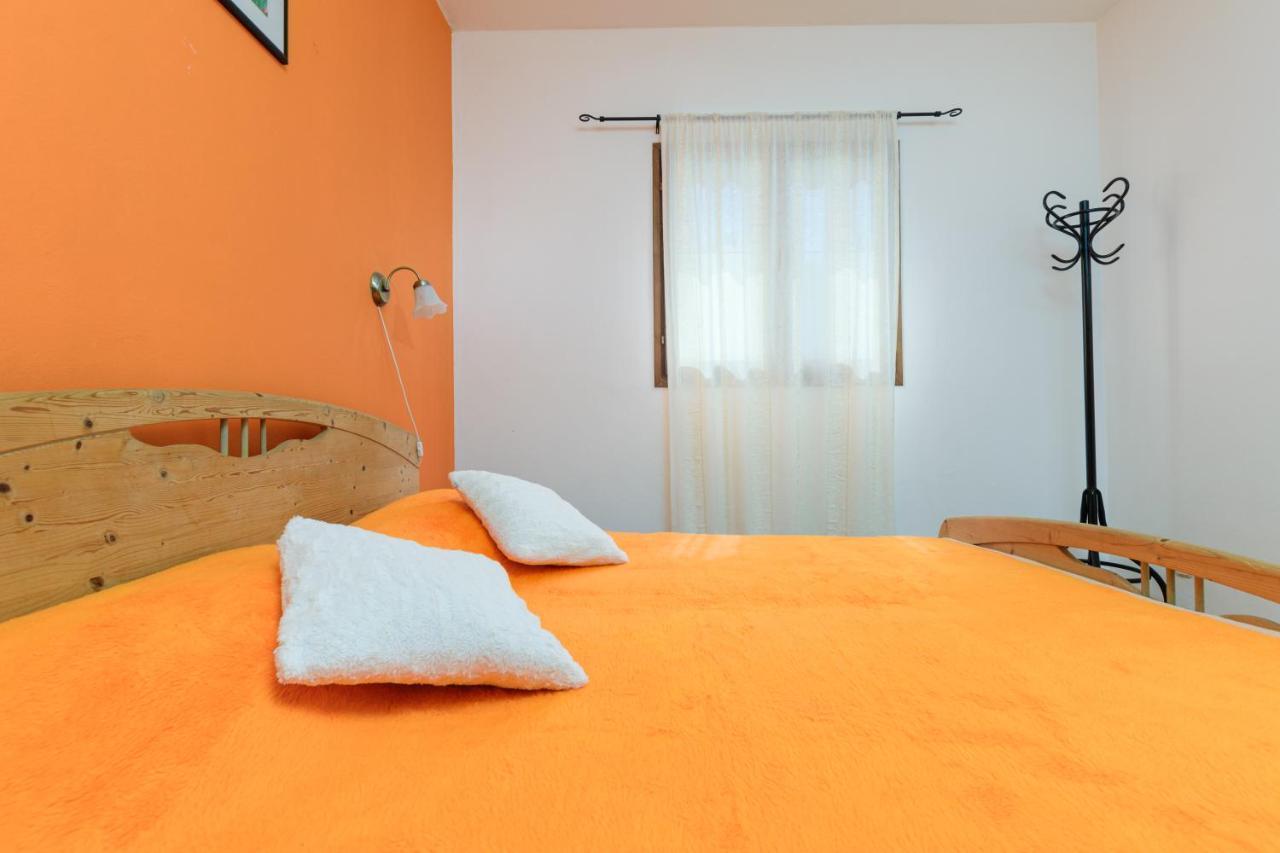 Adriana On Peaceful Location With Pool Apartment Pula