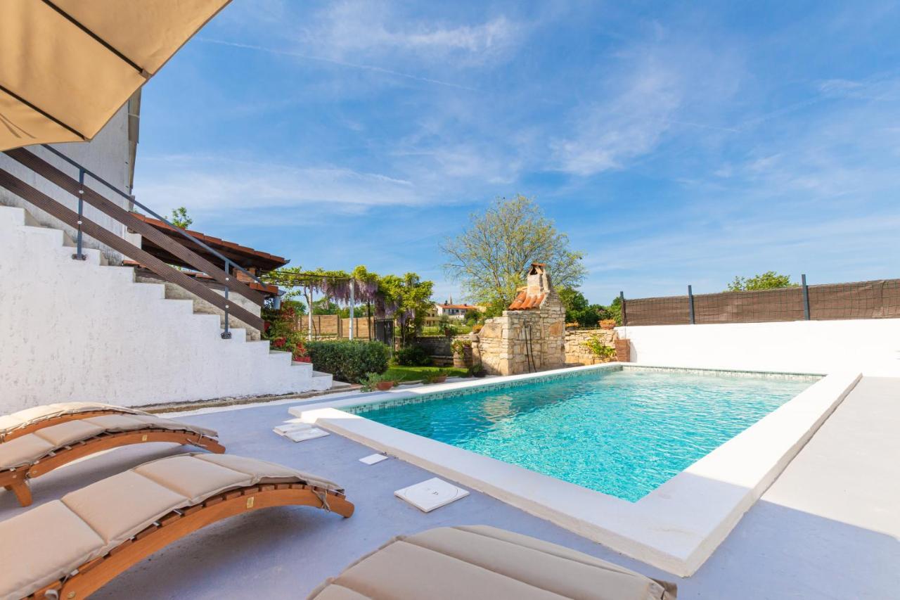 Appartamento Adriana On Peaceful Location With Pool