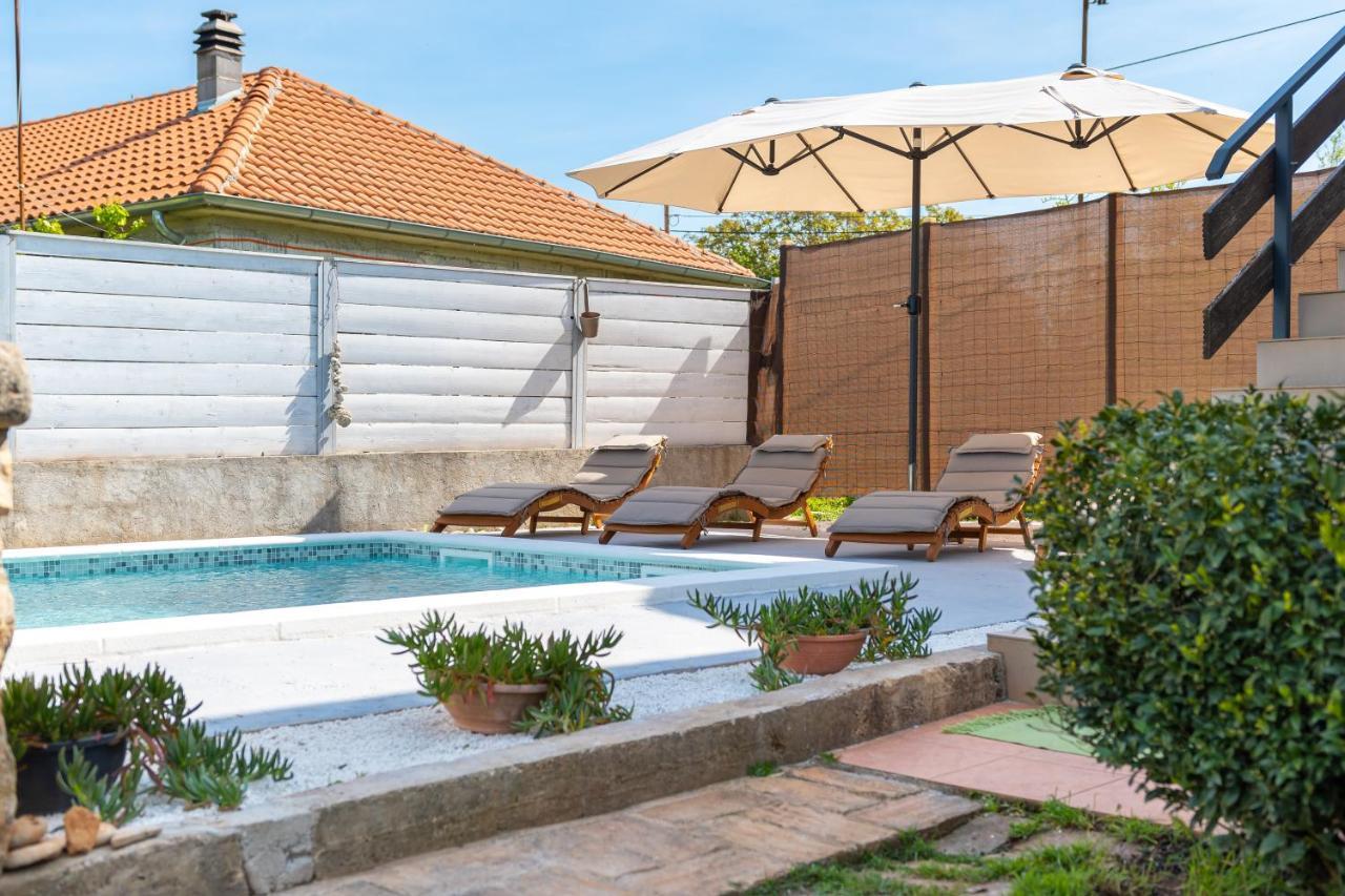 Adriana On Peaceful Location With Pool Apartmán Pula